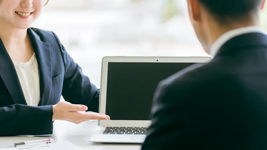 サービス紹介、導入事例への動画活用のイメージ画像