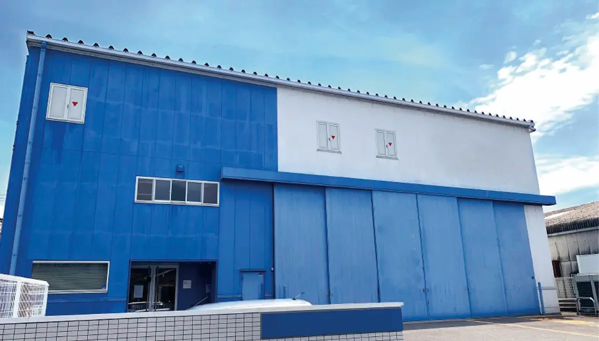 新たに新設した物流倉庫TS-BASE 春日井の外観写真。写真はリニューアル前で現在とは外観が異なります。