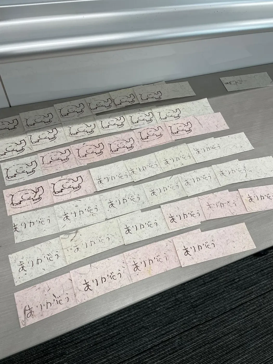 「プープーペーパー」にシルク印刷を施して作成したメッセージカードの写真