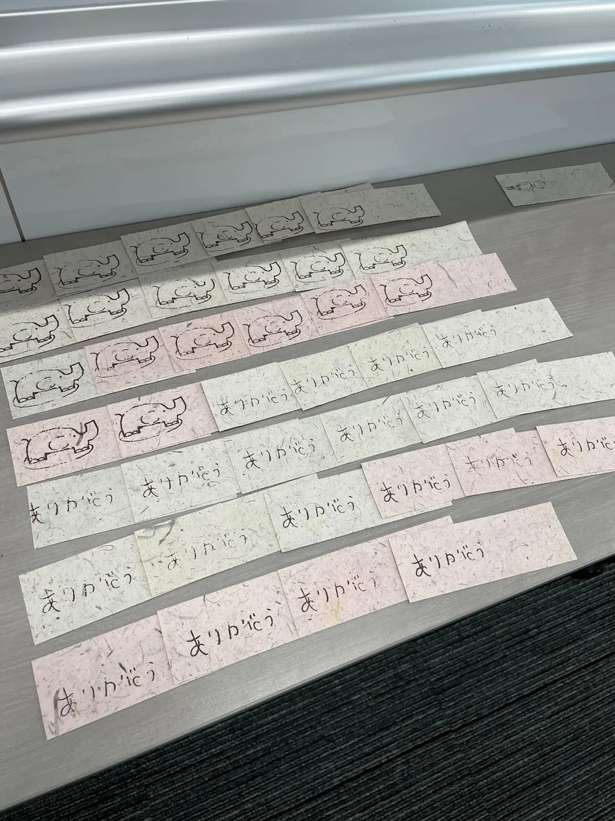 「プープーペーパー」にシルク印刷を施して作成したメッセージカードの写真