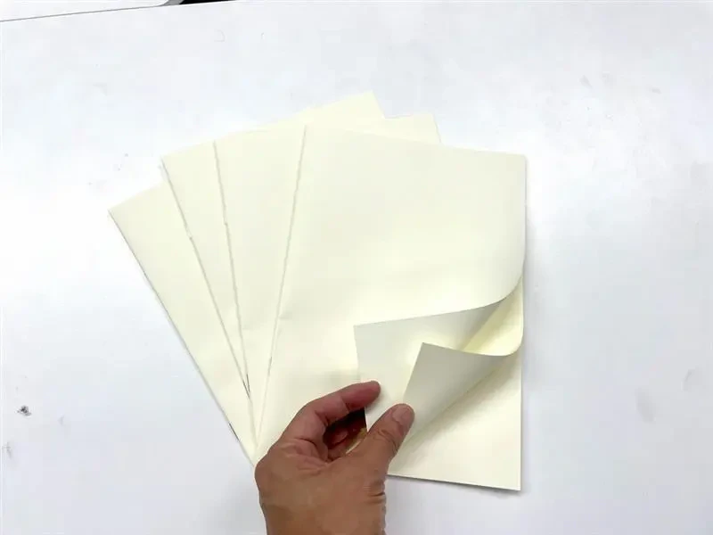 当社工場見学の記念にプレゼントした残紙を活用した無地のノートの写真