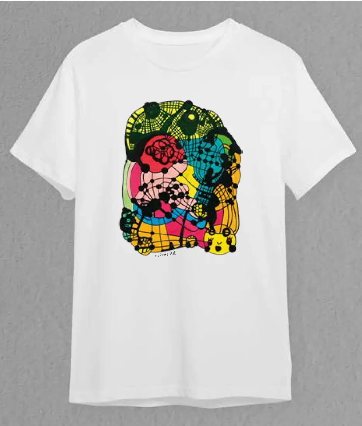 あべくるみさんの作品がデザインされた白色のTシャツの写真