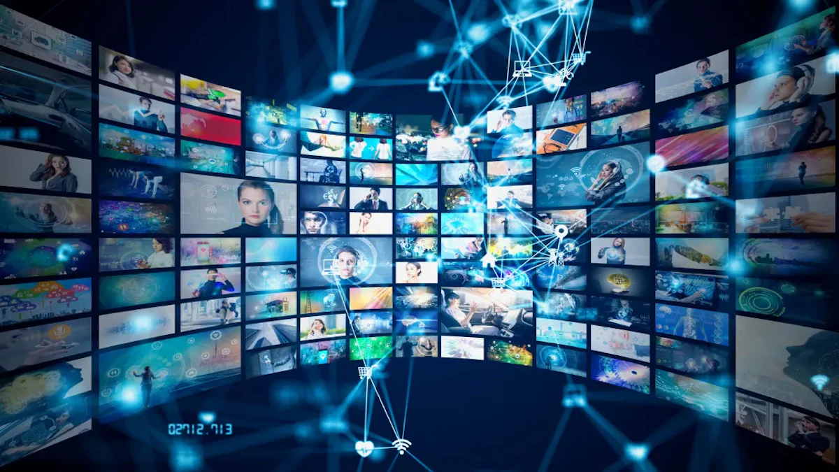 さまざまな映像がタイル状に配置されたイメージ画像