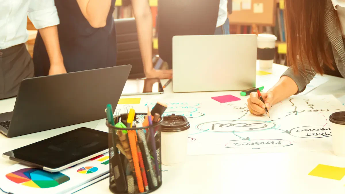 謎の企画やストーリーを考え、打ち合わせを行っているイメージ画像