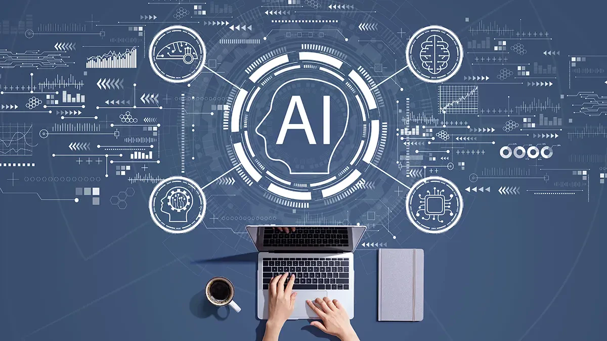 ノートパソコンでAI対応を行っているイメージ画像