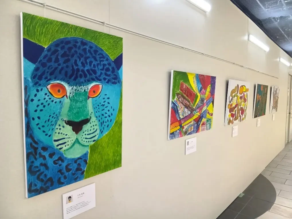 ASTY静岡(西館)サウスストリートに展示されたアール・ブリュット作品の画像①